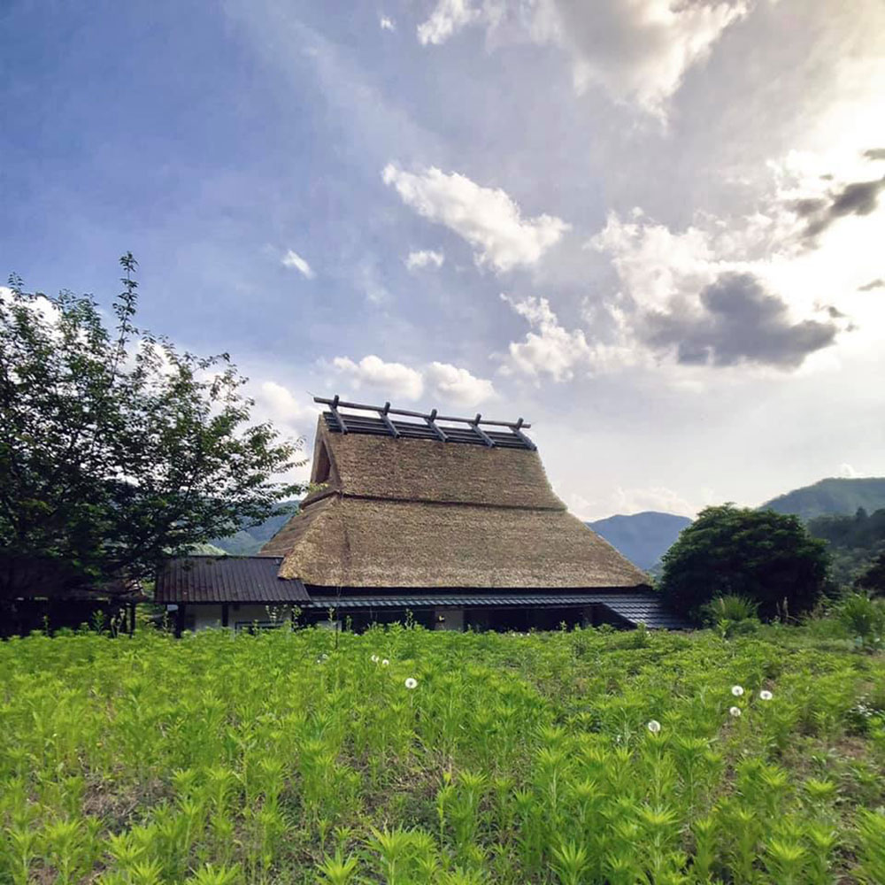 美山の茅葺き屋根の旧家